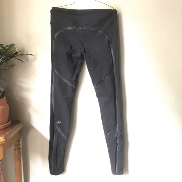 SOLD // Alo Yoga Black Leggings - Picture 5 of 11